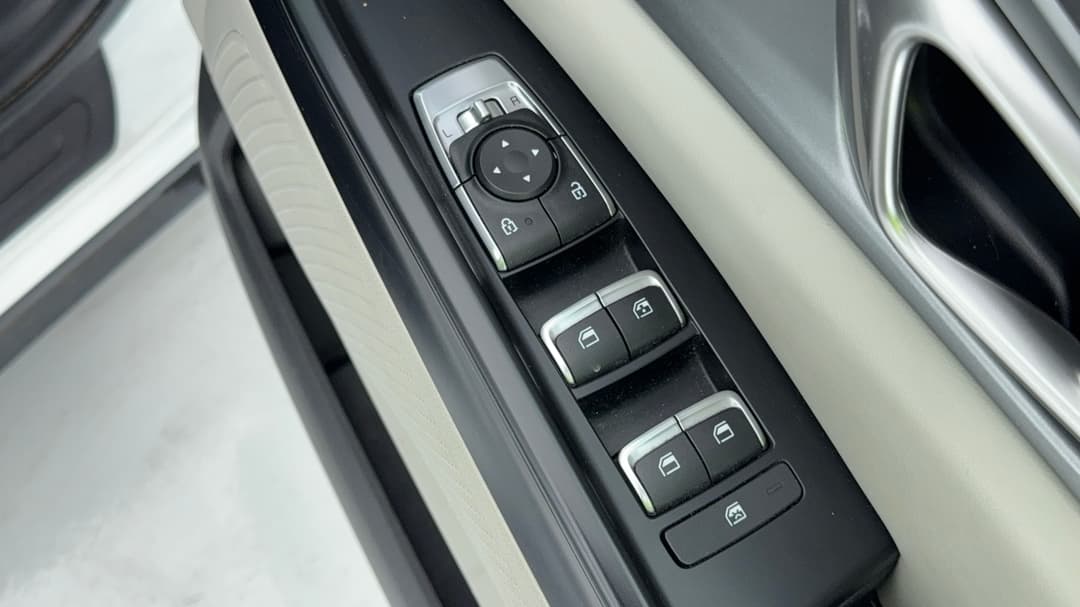 2022 Kia Carnival S, Automatic, 87422 km, Drivers Side Door Panel Controls