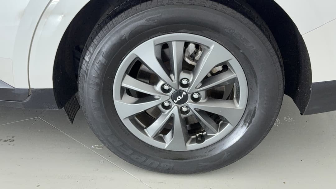 2022 Kia Carnival S, Automatic, 87422 km, Left Rear Wheel