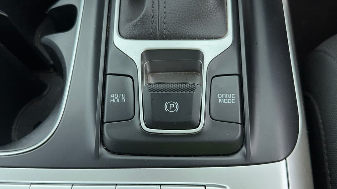 2022 Kia Carnival S, Automatic, 87422 km, Handbrake