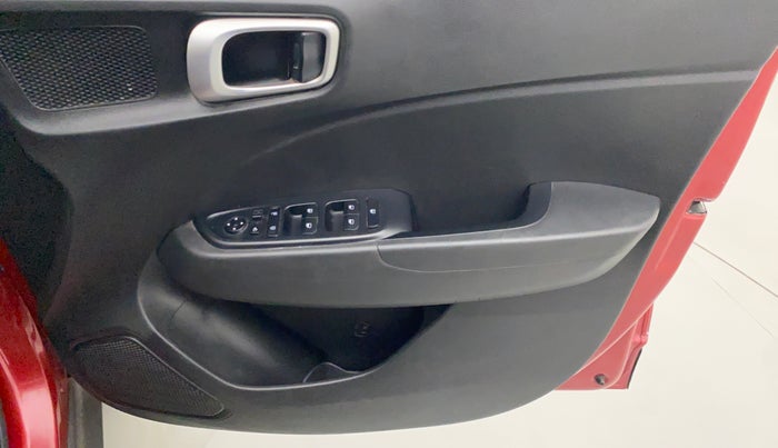 2019 Hyundai VENUE SX PLUS 1.0 TURBO DCT, Petrol, Automatic, 1,13,431 km, Driver Side Door Panels Control