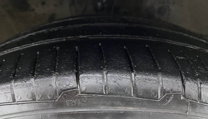 2014 Honda City 1.5L I-VTEC V MT, Petrol, Manual, 1,08,573 km, Right Front Tyre Tread