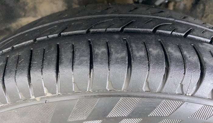 2016 Maruti Alto 800 LXI, Petrol, Manual, 69,252 km, Left Front Tyre Tread