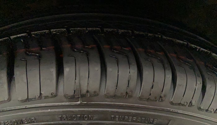 2014 Hyundai Xcent S 1.2, Petrol, Manual, 63,983 km, Right Front Tyre Tread