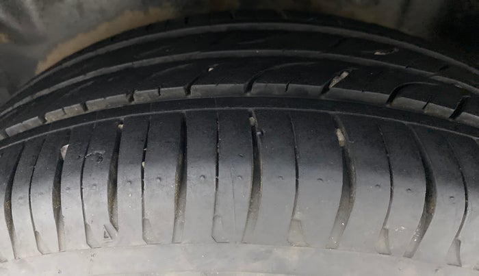 2016 Skoda Rapid 1.6 MPI MT STYLE PLUS, Petrol, Manual, 62,088 km, Left Rear Tyre Tread
