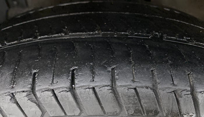2016 Maruti Swift VDI ABS, Diesel, Manual, 83,675 km, Left Front Tyre Tread