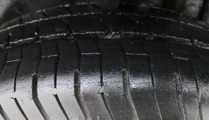 2016 Maruti Swift VDI ABS, Diesel, Manual, 83,675 km, Left Rear Tyre Tread