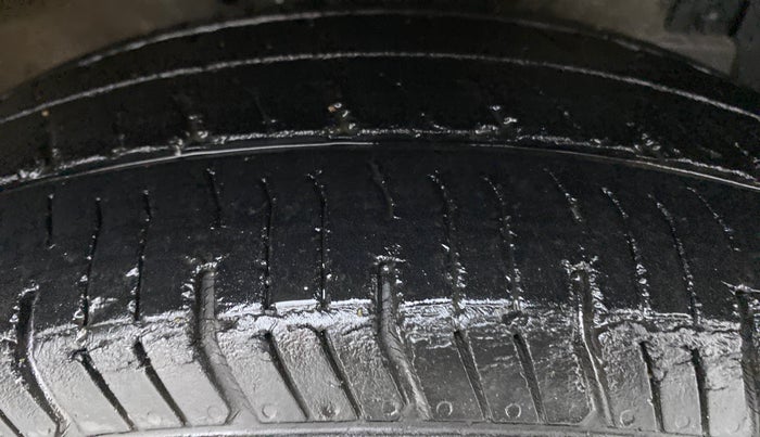2016 Maruti Swift VDI ABS, Diesel, Manual, 83,675 km, Right Front Tyre Tread