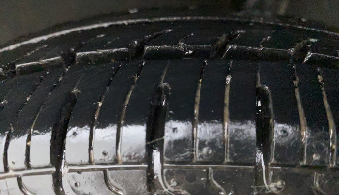 2017 Datsun Redi Go T(O) 1.0, Petrol, Manual, 33,915 km, Left Rear Tyre Tread