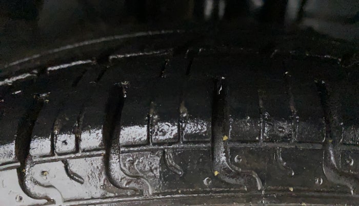 2017 Datsun Redi Go T(O) 1.0, Petrol, Manual, 33,915 km, Right Front Tyre Tread