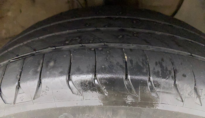 2016 Hyundai Elite i20 ASTA 1.2 (O), Petrol, Manual, 1,15,411 km, Right Front Tyre Tread