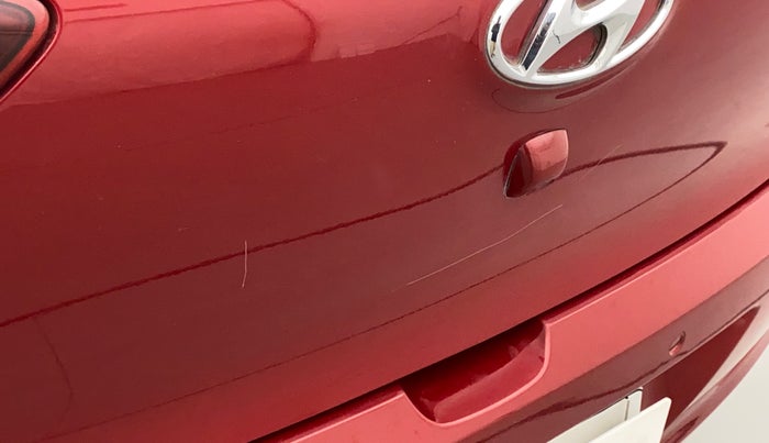 2016 Hyundai Elite i20 ASTA 1.2 (O), Petrol, Manual, 1,15,411 km, Dicky (Boot door) - Minor scratches