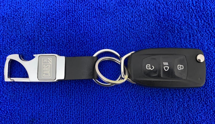 2021 Tata NEXON XM SUNROOF PETROL, Petrol, Manual, 23,899 km, Key Close Up