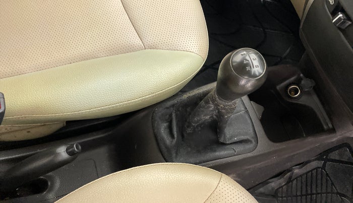 2017 Hyundai Eon ERA PLUS, Petrol, Manual, 42,784 km, Gear lever - Boot cover slightly torn