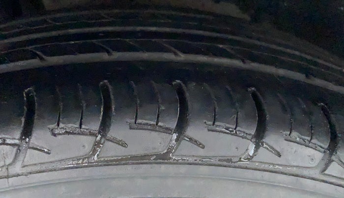 2018 Maruti Ciaz ZETA 1.4  MT PETROL, Petrol, Manual, 72,624 km, Right Rear Tyre Tread