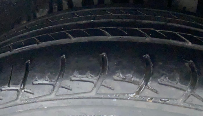 2018 Maruti Ciaz ZETA 1.4  MT PETROL, Petrol, Manual, 72,624 km, Left Rear Tyre Tread
