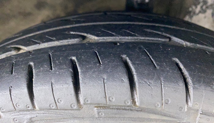 2014 Hyundai Eon ERA PLUS, Petrol, Manual, 74,626 km, Right Front Tyre Tread