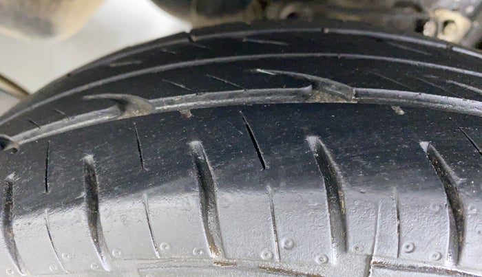 2014 Hyundai Eon ERA PLUS, Petrol, Manual, 74,626 km, Left Rear Tyre Tread