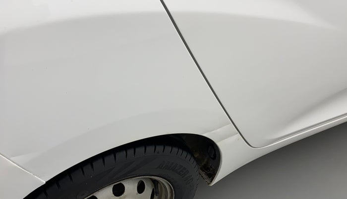 2018 Hyundai Eon ERA +, CNG, Manual, 1,00,997 km, Right quarter panel - Slightly dented