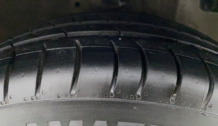 2018 Hyundai Eon ERA +, CNG, Manual, 1,00,997 km, Right Front Tyre Tread