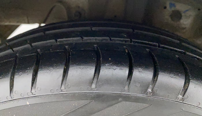 2018 Hyundai Eon ERA +, CNG, Manual, 1,00,997 km, Right Rear Tyre Tread