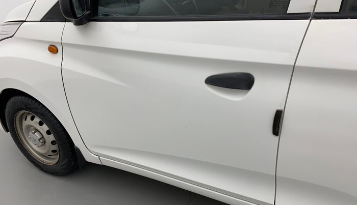 2018 Hyundai Eon ERA +, CNG, Manual, 1,00,997 km, Front passenger door - Paint has faded