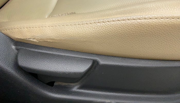 2018 Hyundai Eon ERA +, CNG, Manual, 1,00,997 km, Driver Side Adjustment Panel