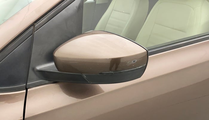 2016 Volkswagen Vento COMFORTLINE 1.6, Petrol, Manual, 96,970 km, Left rear-view mirror - Indicator light has minor damage