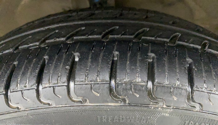 2018 Maruti Wagon R 1.0 VXI, Petrol, Manual, 43,467 km, Right Front Tyre Tread