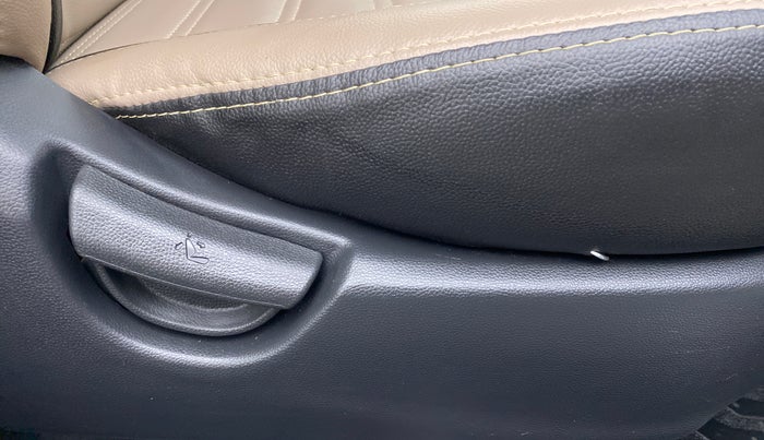 2017 Hyundai Grand i10 Sportz1.2 CRDI, Diesel, Manual, 86,038 km, Driver Side Adjustment Panel
