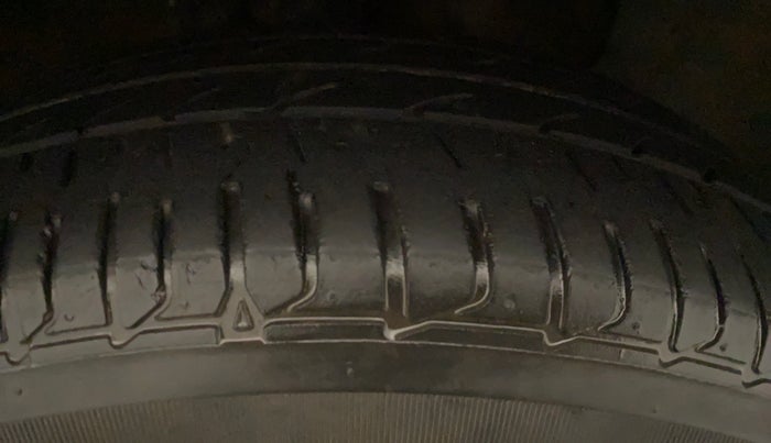 2016 Hyundai Elite i20 SPORTZ 1.2, Petrol, Manual, 52,544 km, Right Front Tyre Tread