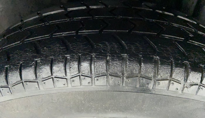 2014 Maruti Swift VXI D, Petrol, Manual, 26,169 km, Left Rear Tyre Tread