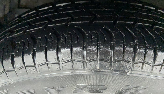 2014 Maruti Swift VXI D, Petrol, Manual, 26,169 km, Left Front Tyre Tread