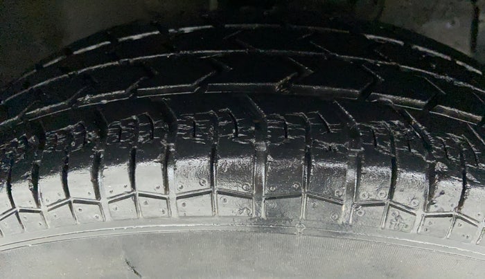 2014 Maruti Swift VXI D, Petrol, Manual, 26,169 km, Right Front Tyre Tread