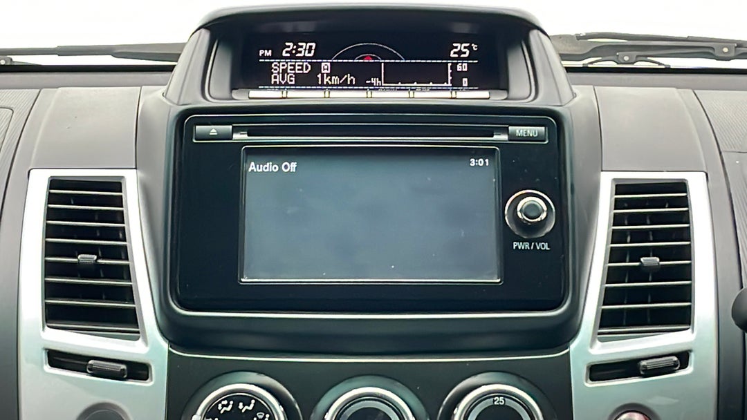 2015 Mitsubishi Challenger (4x4), Automatic, 105393 km, Infotainment System