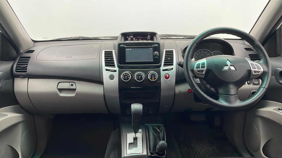 2015 Mitsubishi Challenger (4x4), Automatic, 105393 km, Dashboard View