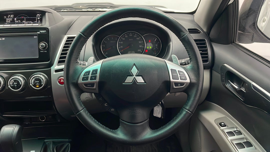 2015 Mitsubishi Challenger (4x4), Automatic, 105393 km, Steering Wheel Close-up