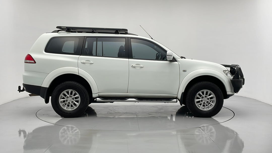 2015 Mitsubishi Challenger (4x4), Automatic, 105393 km, Right Side View