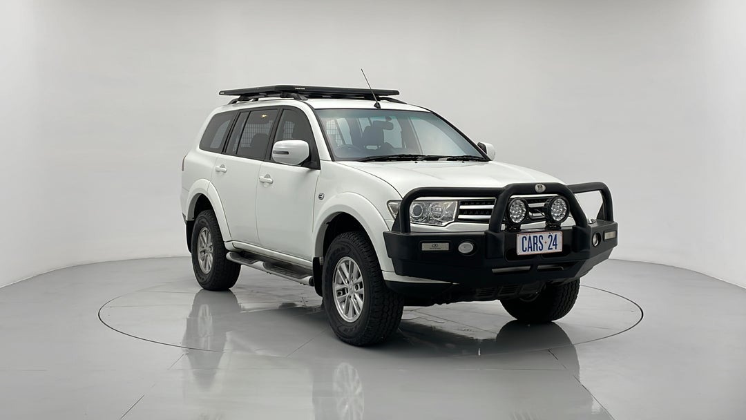 2015 Mitsubishi Challenger (4x4), Automatic, 105393 km, Right Front Diagonal (45- Degree) View
