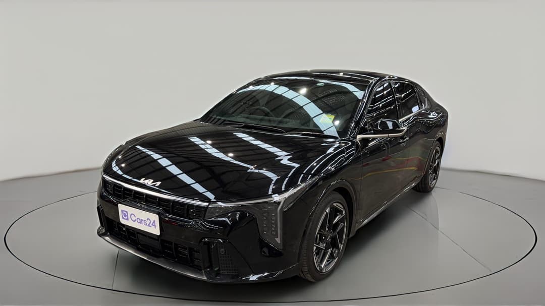 2025 Kia K4 Gt-line, Automatic, 11068 km, Left Front Diagonal (45- Degree) View