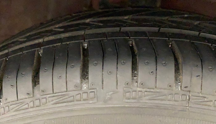 2014 Hyundai Xcent S (O) 1.2, Petrol, Manual, 88,848 km, Right Front Tyre Tread
