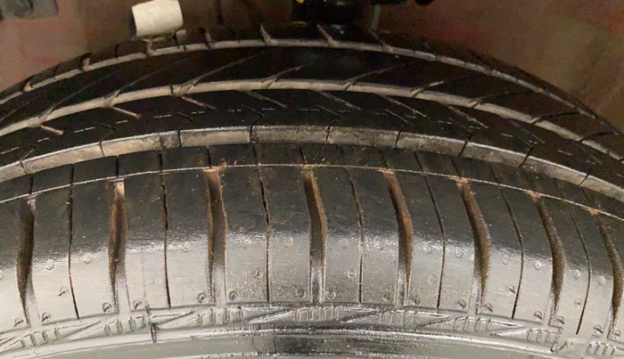 2017 Maruti Swift ZXI, Petrol, Manual, 57,062 km, Left Front Tyre Tread