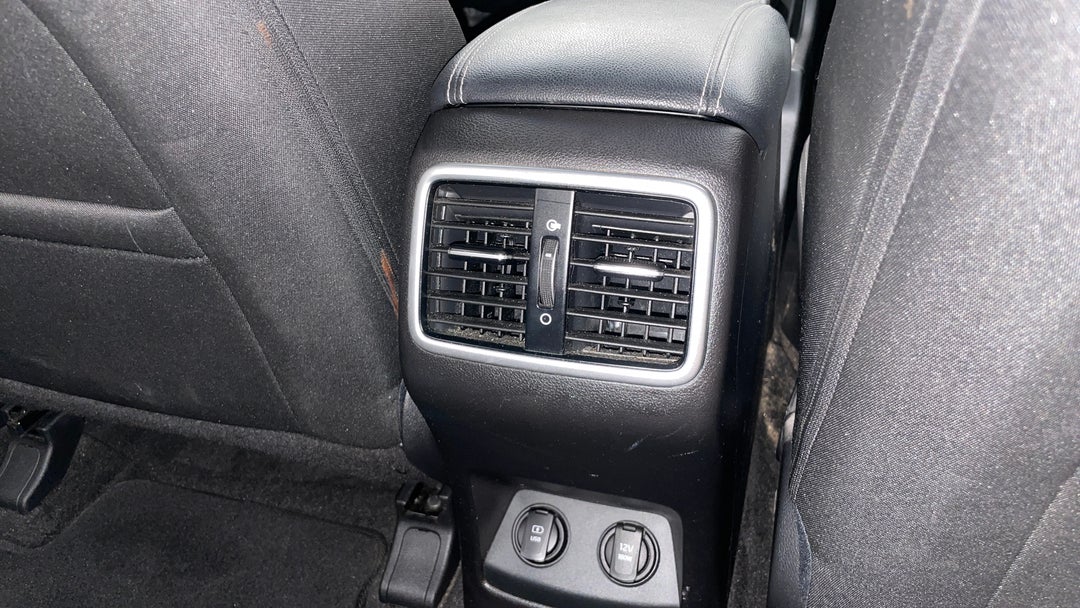 2020 Kia Sportage S (fwd), Automatic, 139161 km, Rear A/C Vent