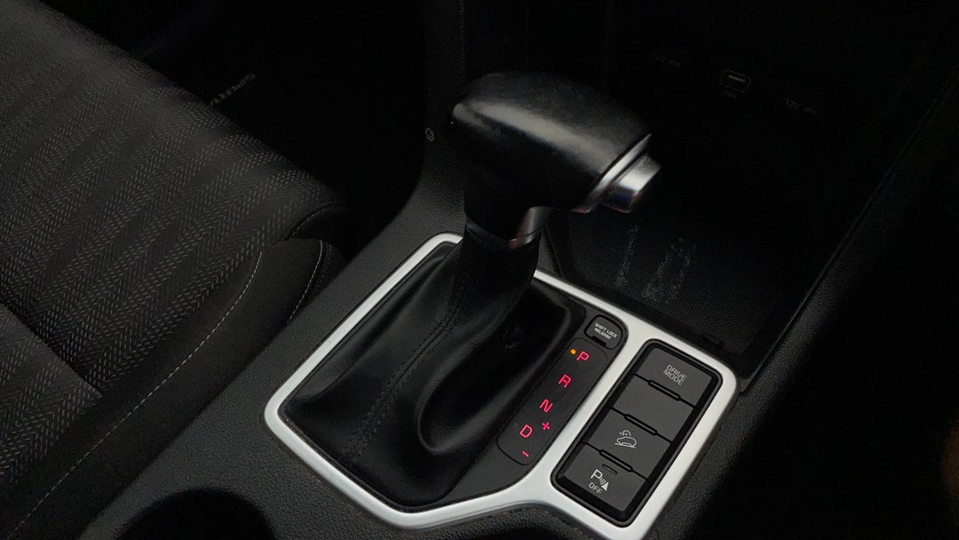 2020 Kia Sportage S (fwd), Automatic, 139161 km, Gear Lever 