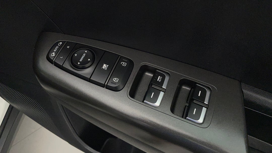 2020 Kia Sportage S (fwd), Automatic, 139161 km, Drivers Side Door Panel Controls