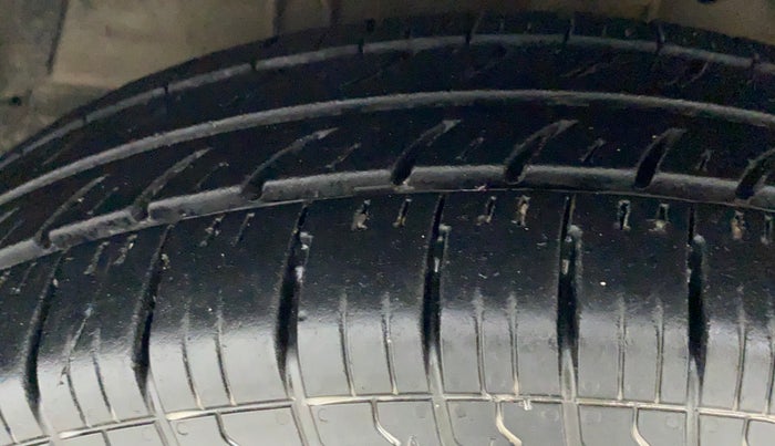 2015 Maruti Swift Dzire VXI, Petrol, Manual, 86,630 km, Left Front Tyre Tread