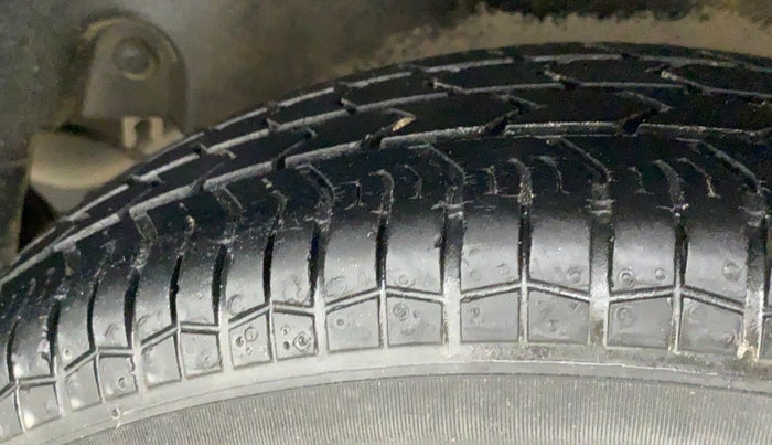 2015 Maruti Swift Dzire VXI, Petrol, Manual, 86,630 km, Left Rear Tyre Tread