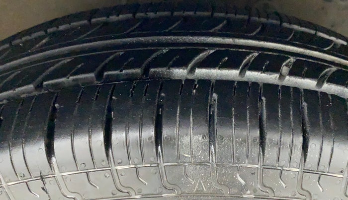 2015 Maruti Swift Dzire VXI, Petrol, Manual, 86,630 km, Right Front Tyre Tread