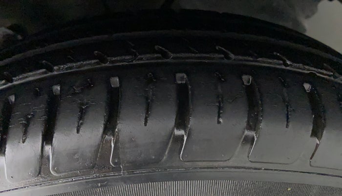 2018 Maruti Dzire VDI, Diesel, Manual, 29,159 km, Left Rear Tyre Tread