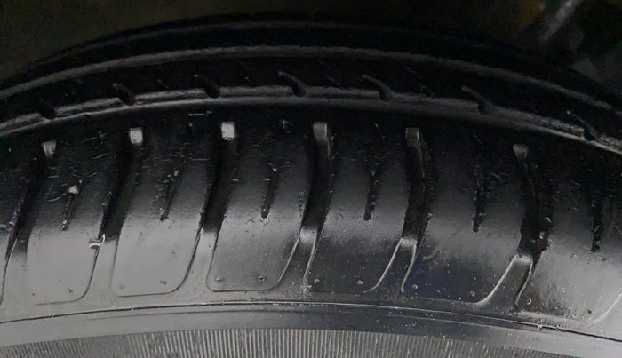 2018 Maruti Dzire VDI, Diesel, Manual, 29,159 km, Right Rear Tyre Tread