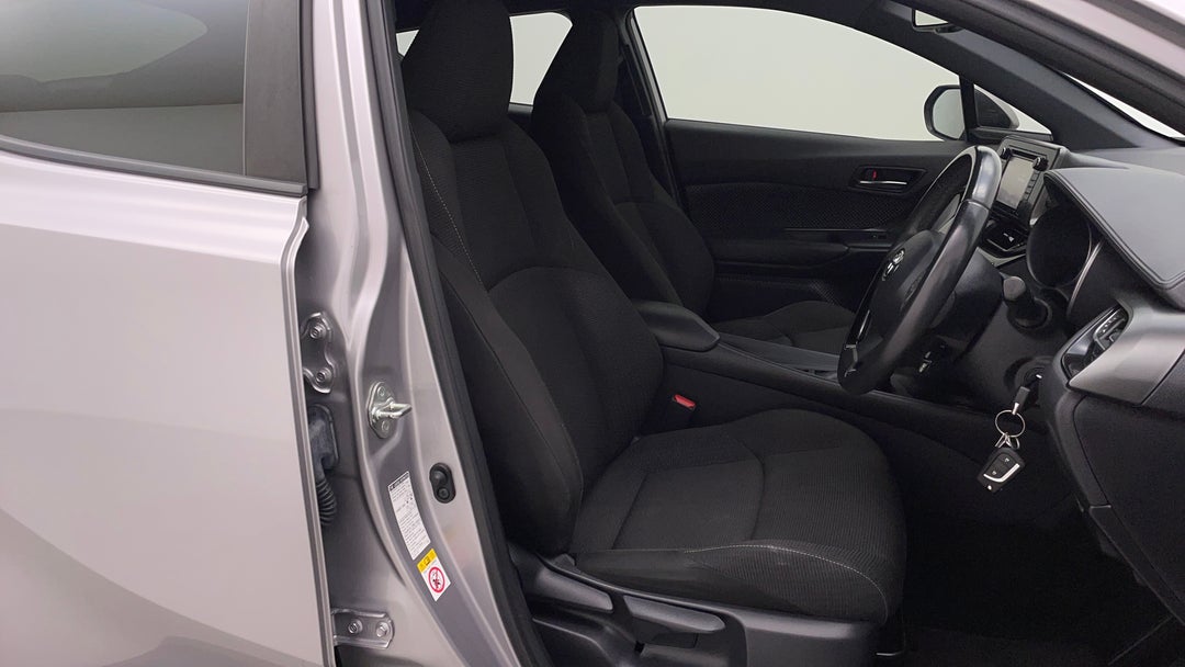 2018 Toyota C-HR (2wd), Automatic, 58055 km, Right Side Front Door Cabin View